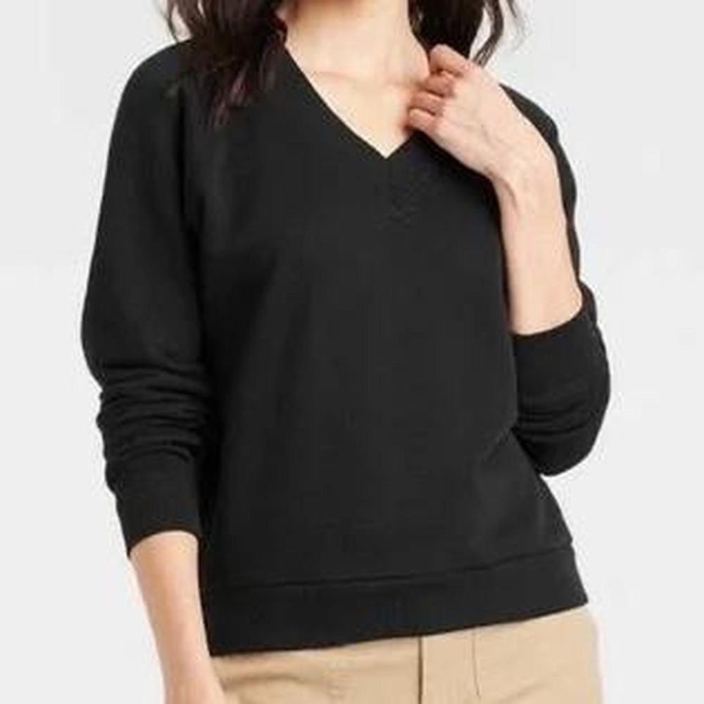 Wild Fable Women's Black Leisure Studio Sweatshirt V Neck Sweatshirt